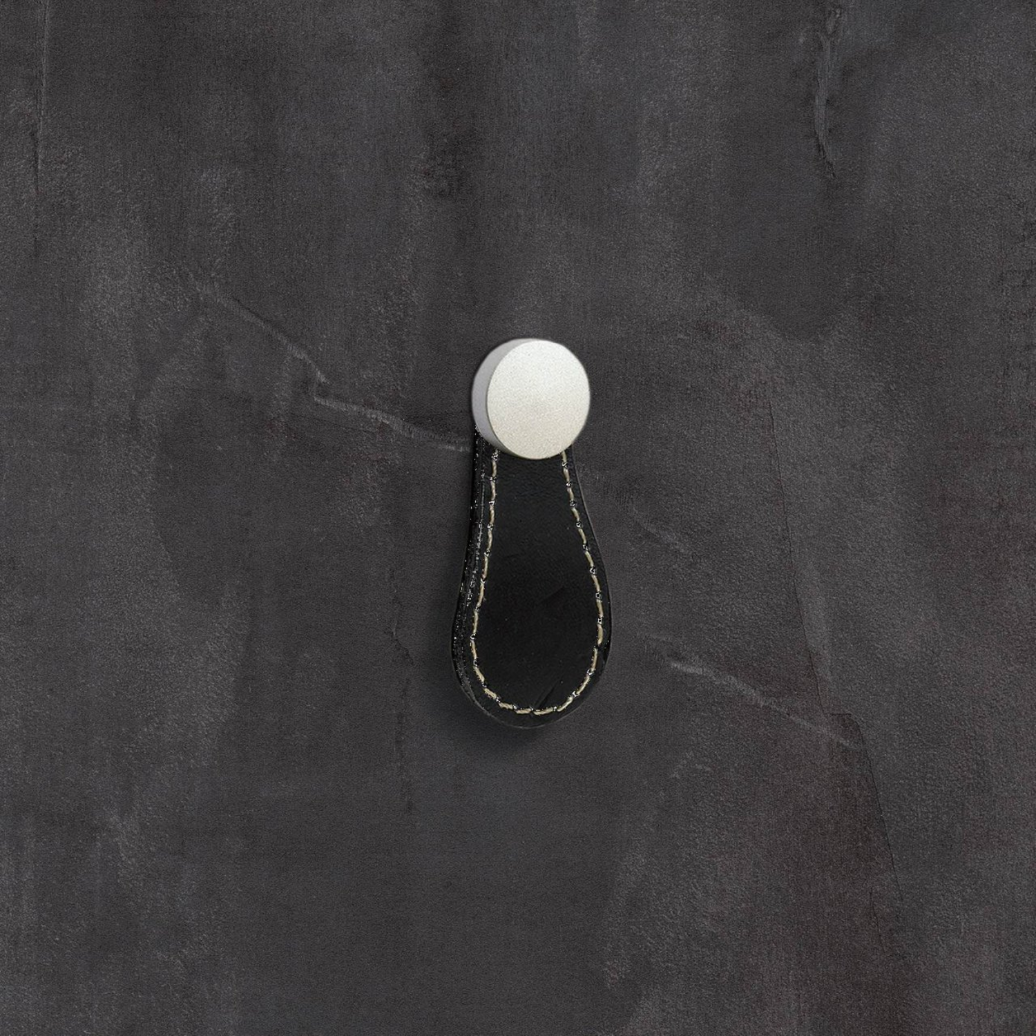 Bouton Galati, L 27 mm, H 57 mm, cuir noir