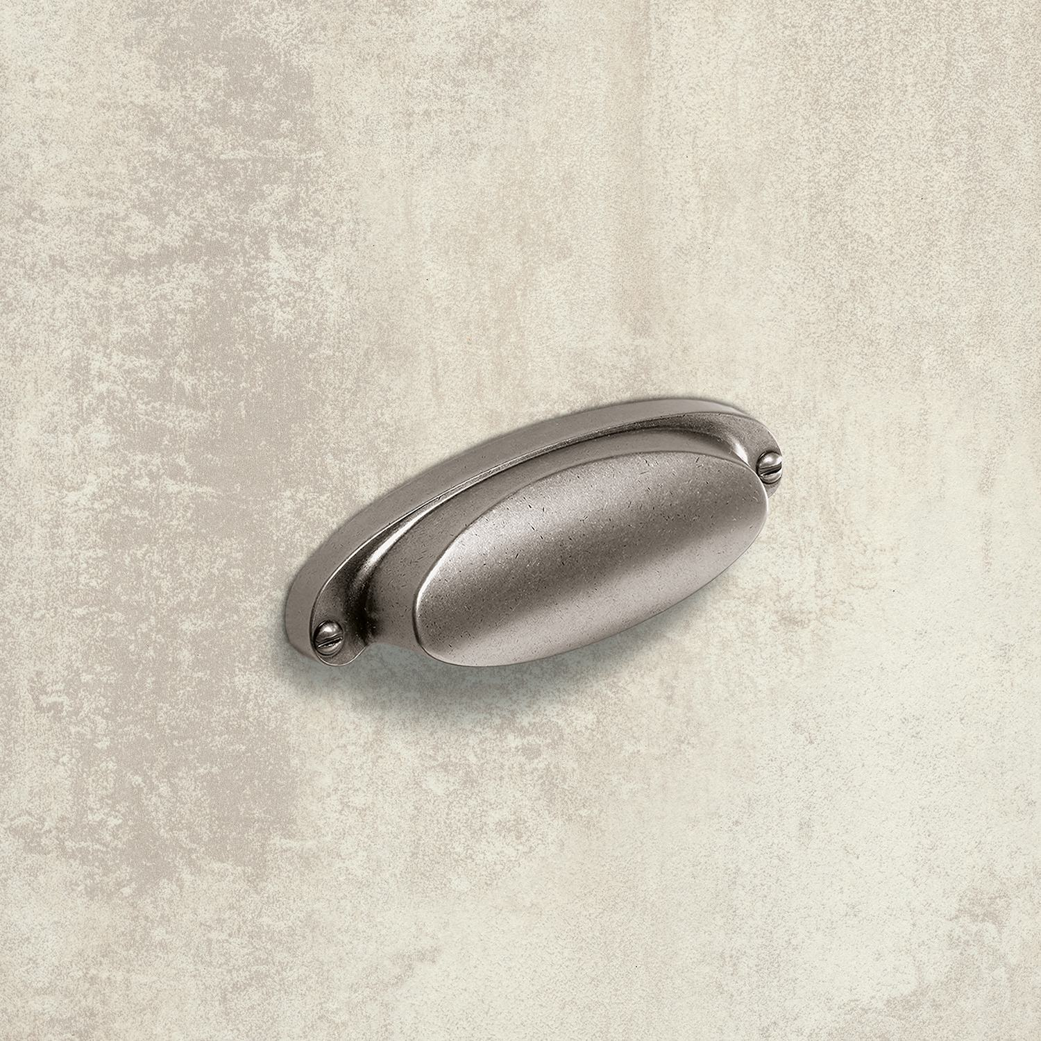Schelpgreep Lorica, boorafstand 64, L 100 mm, B 33 mm, H 22 mm, tinkleurig