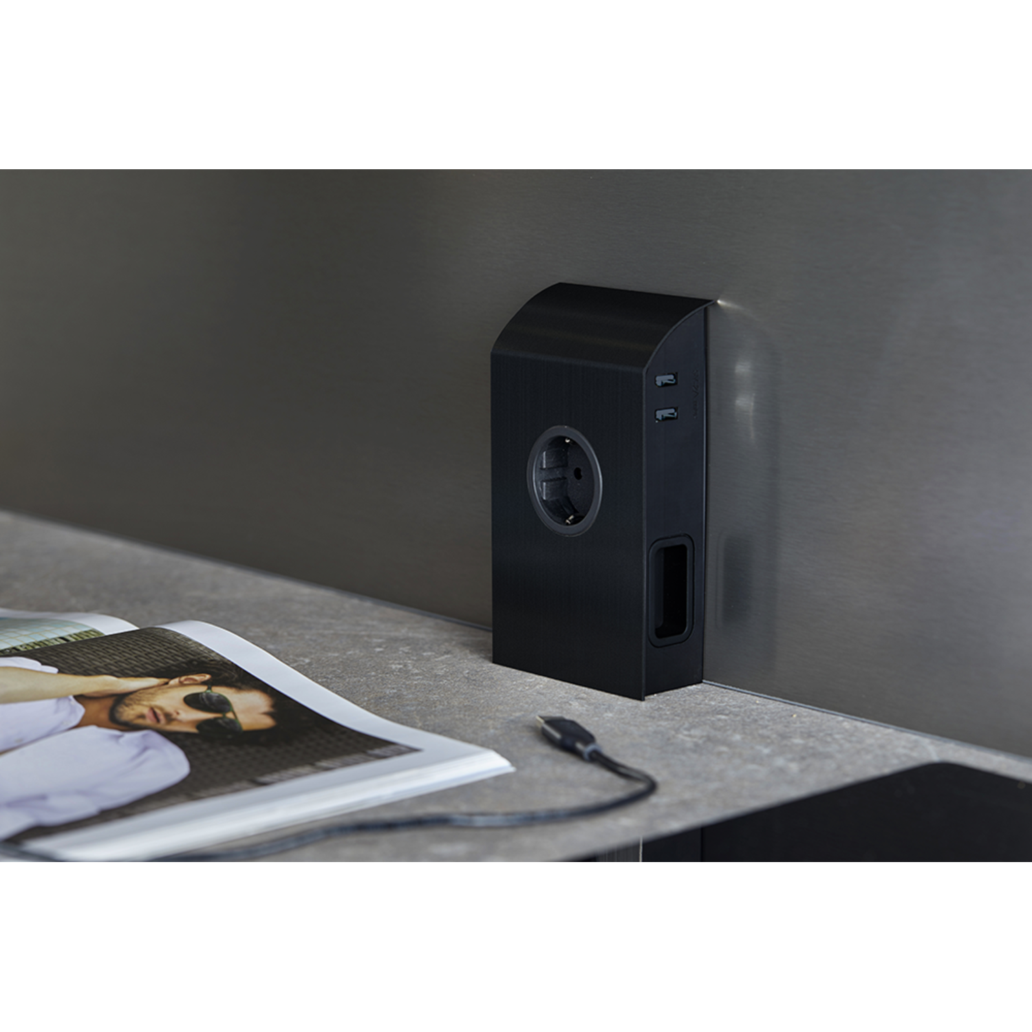 Born bloc prises noir mat b-f 1x16a - 2x6a - 2usb   2a