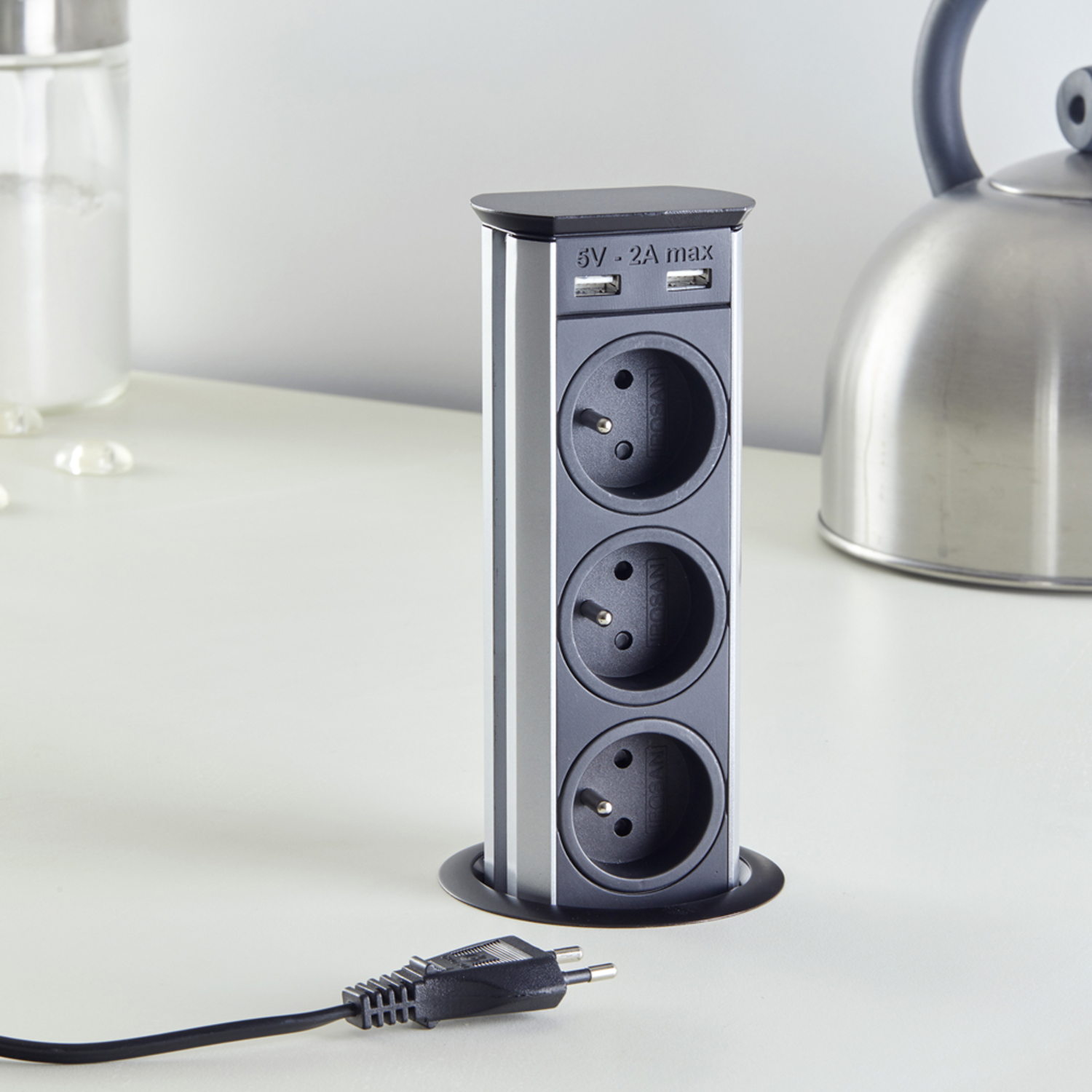 Brick noir d-nl-l 3 prises + 2 usb  