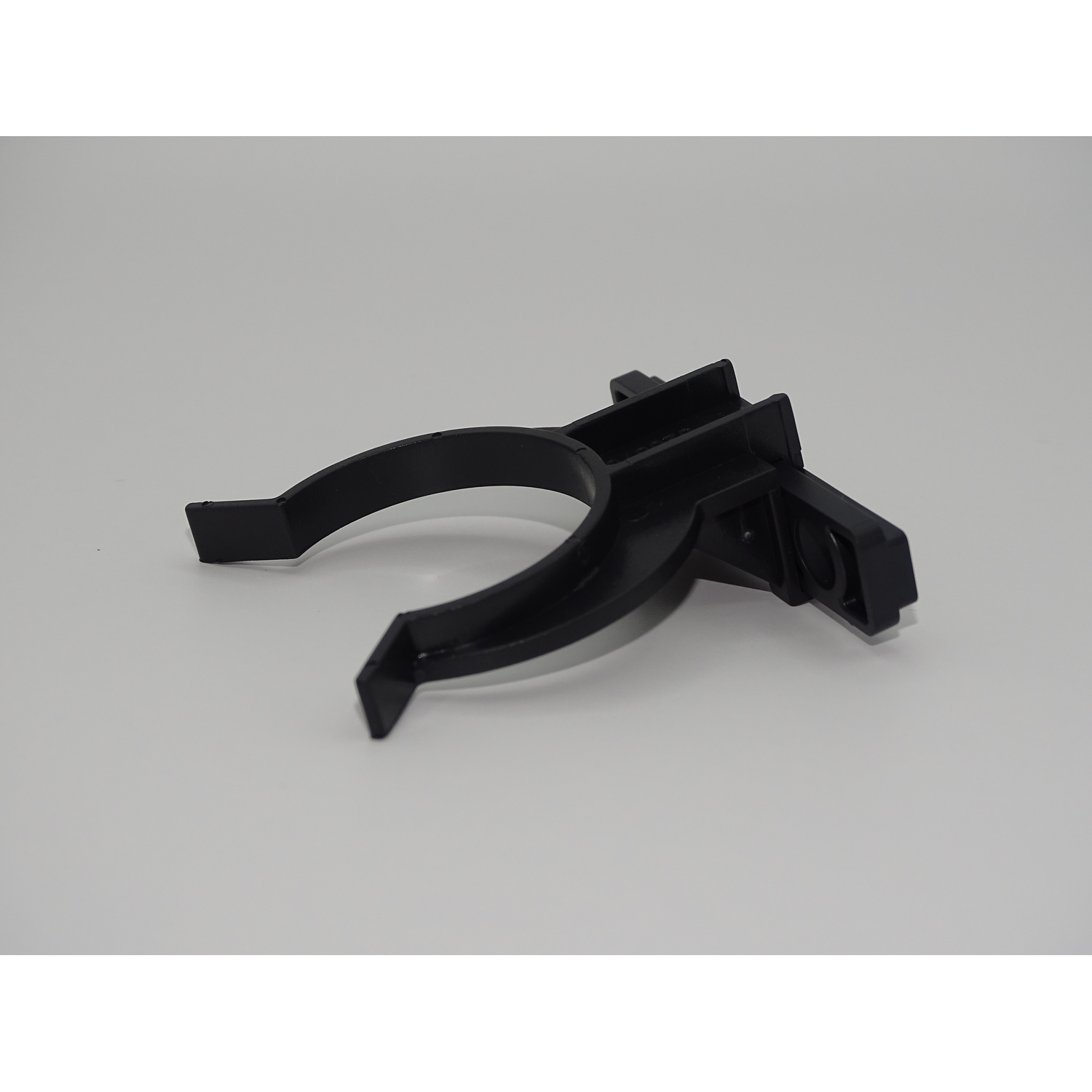Clip pr plinthe noir pr pied 5000  