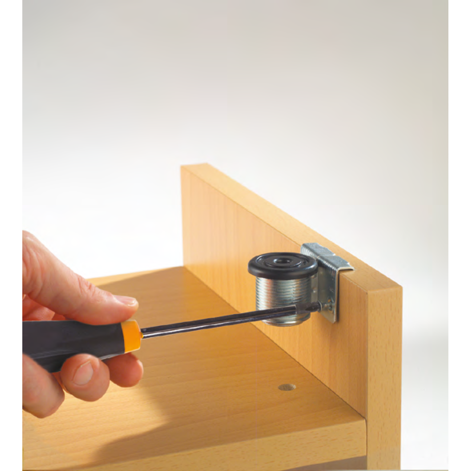 Compensateur pour soccles 150kg +20mm fixtion par  vis 