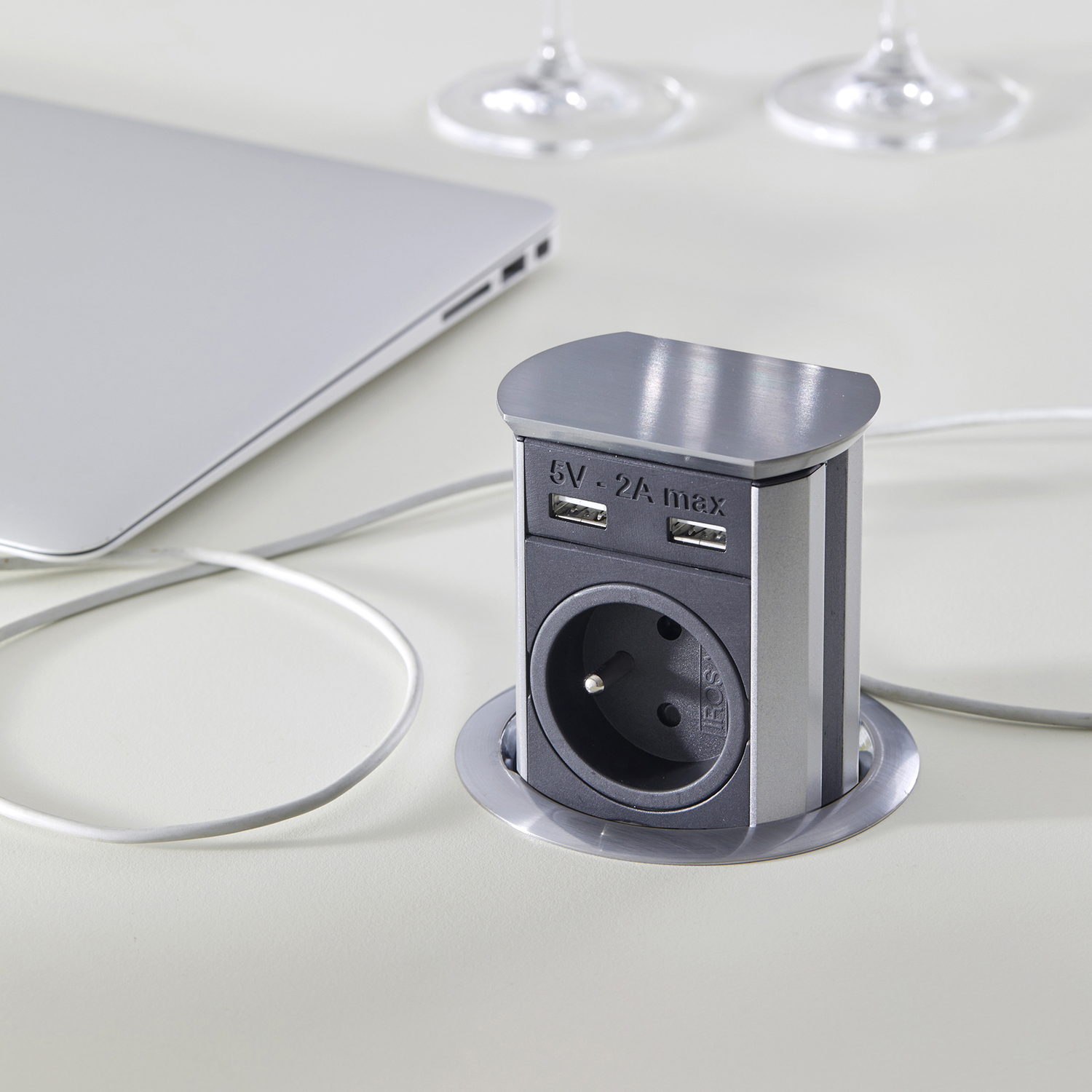 Brick rvs b-f 3 stopcontacten + 2 usb
