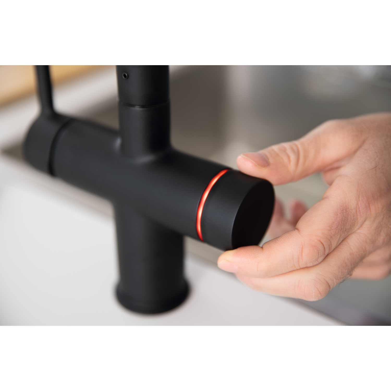 Maris Water Hub - Système 3 en 1 à bec orientable / Levier sur le côté / Noir mat / Bouilloire 4 litres