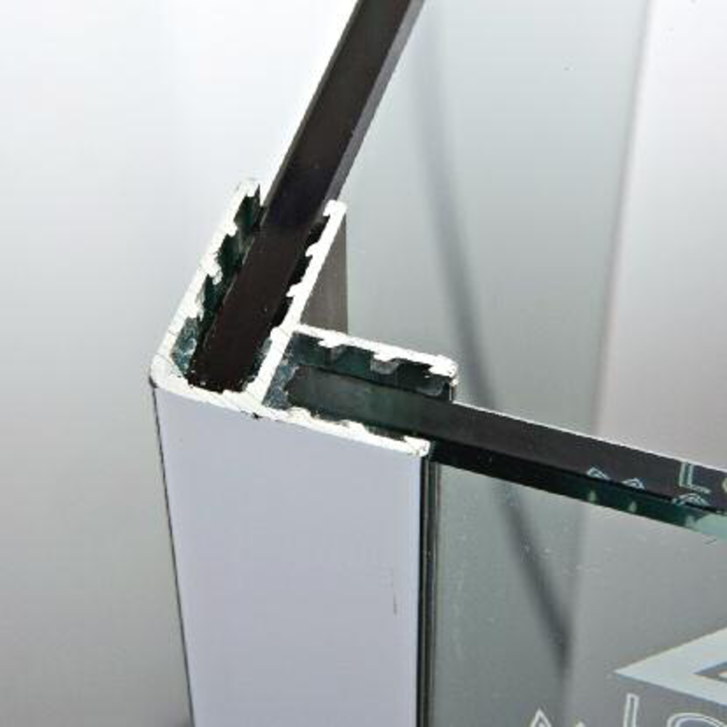 Profil d’angle, pour verres 8, L2300, aluminium brillant