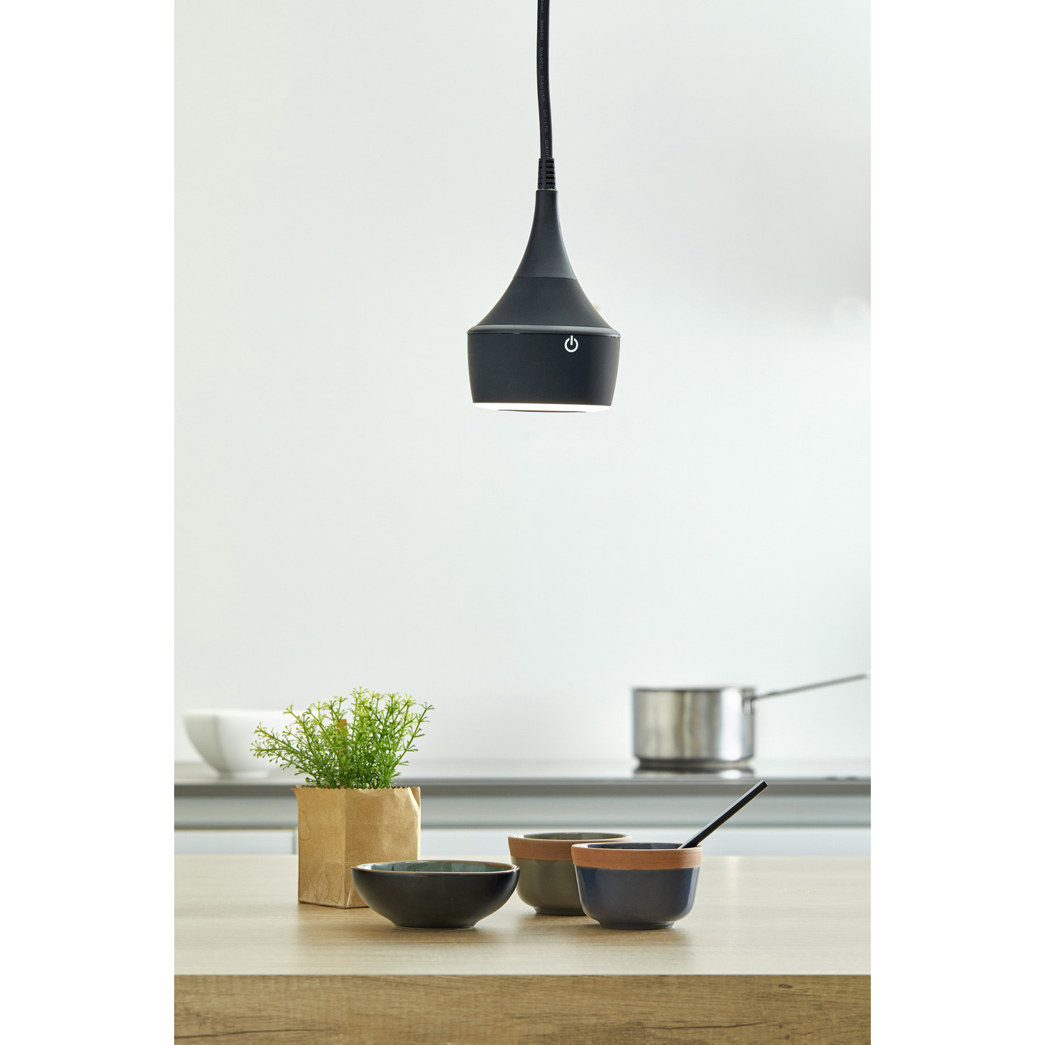 Mercury bloc prise 16a susp + lum 8W led noir mat 