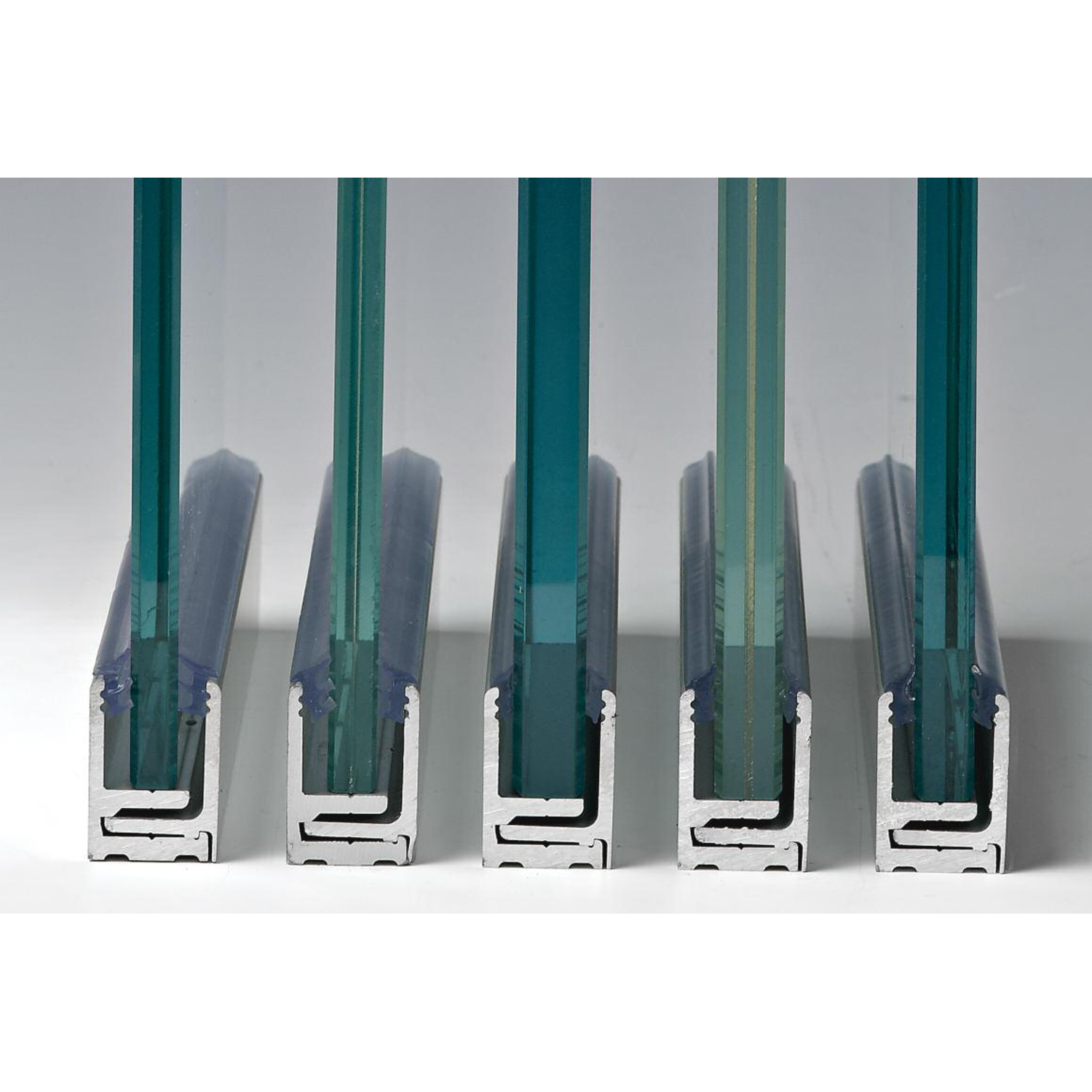 Voorgeboord klikprofiel PROFIX, voor 8/13.5 mm glas, B21 H30 L3000, mat aluminium