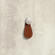 Bouton Galati, L 27 mm, B 3 mm, H 57 mm, cuir brun clair