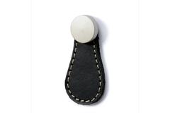 Bouton Galati, L 27 mm, H 57 mm, cuir noir