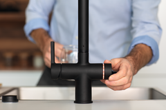 Maris Water Hub - Système 3 en 1 à bec orientable / Levier sur le côté / Noir mat / Bouilloire 4 litres