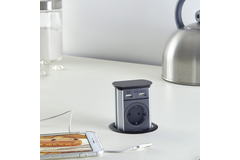 Brick wit b-f  3 stopcontacten + 2 usb